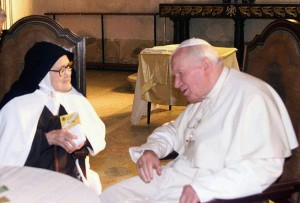 POPE JOHN PAUL MEETS SISTER SANTA MARIA LUCIA